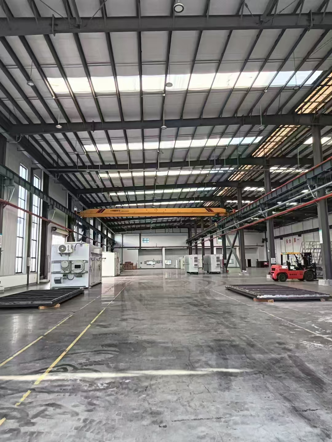 双凤工业园单层火车头办公车间4766平，消防丙二类，形象佳
