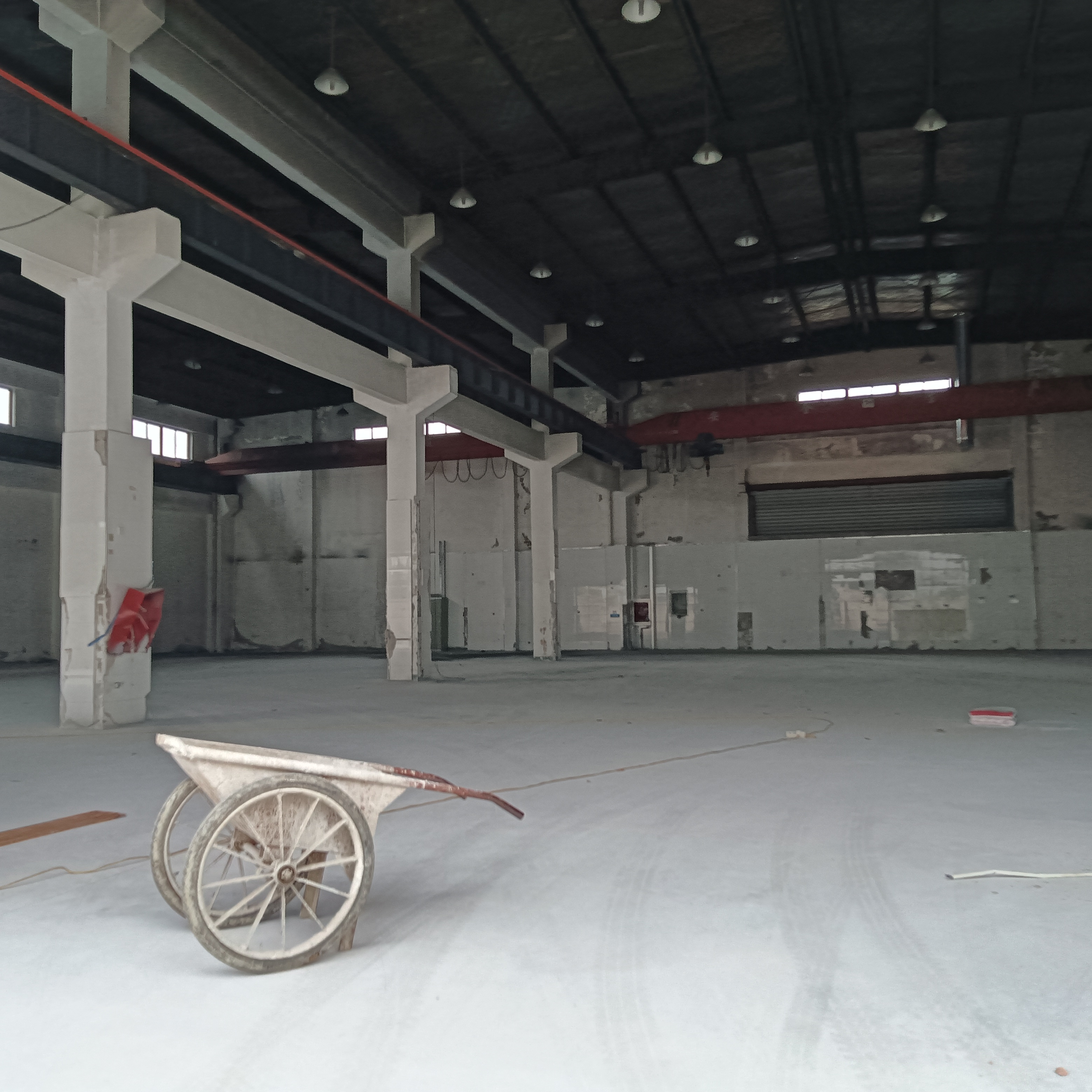 太仓陆渡工业园区独门独院食品厂房4500平，有2000平高8米，2000平高4米。